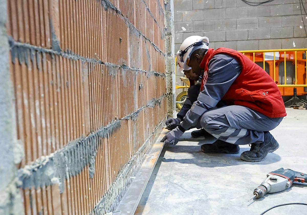 La afiliación de extranjeros se dispara en Asturias gracias al tirón de colombianos y venezolanos