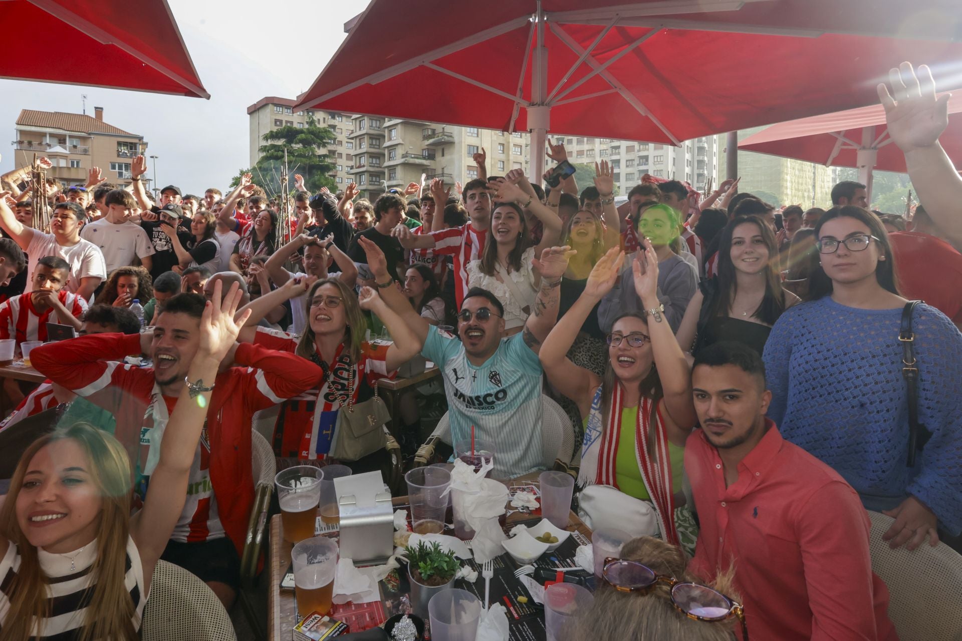 Éxtasis en Gijón tras la victoria del Sporting