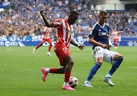 Otero y Dani Calvo, en el derbi del Tartiere de este curso.