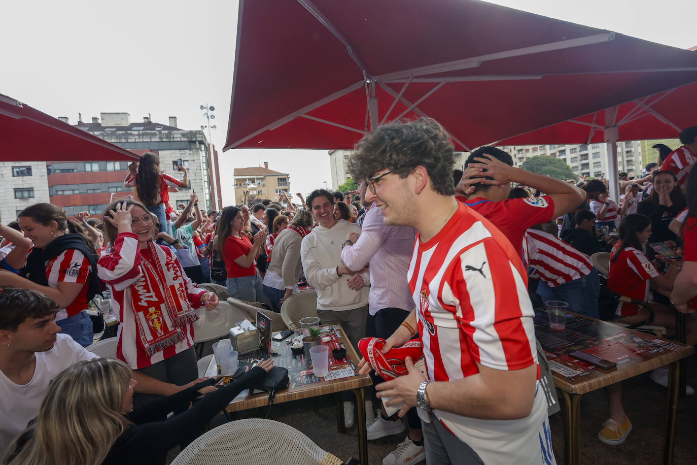 Éxtasis en Gijón tras la victoria del Sporting