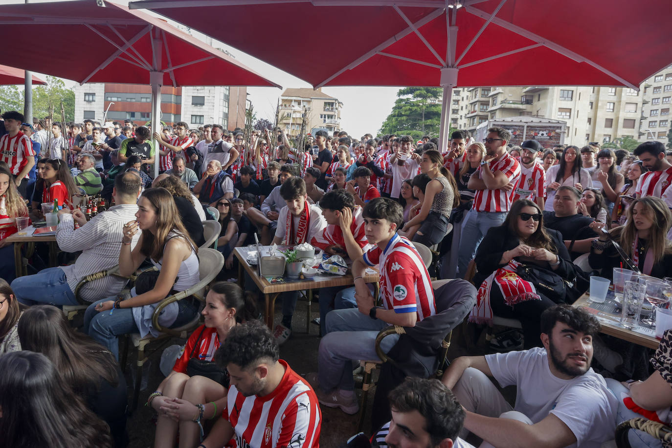 Éxtasis en Gijón tras la victoria del Sporting