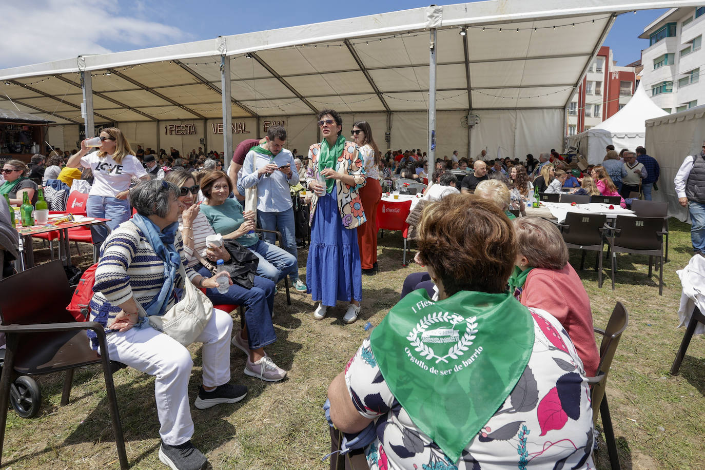 Paellada vecinal en el &#039;solarón&#039;