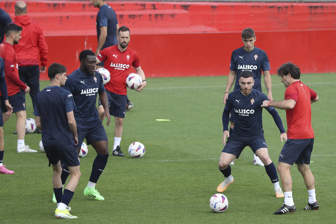 Entrenamiento del Sporting, tras la resaca emocional al entrar en &#039;play off&#039;