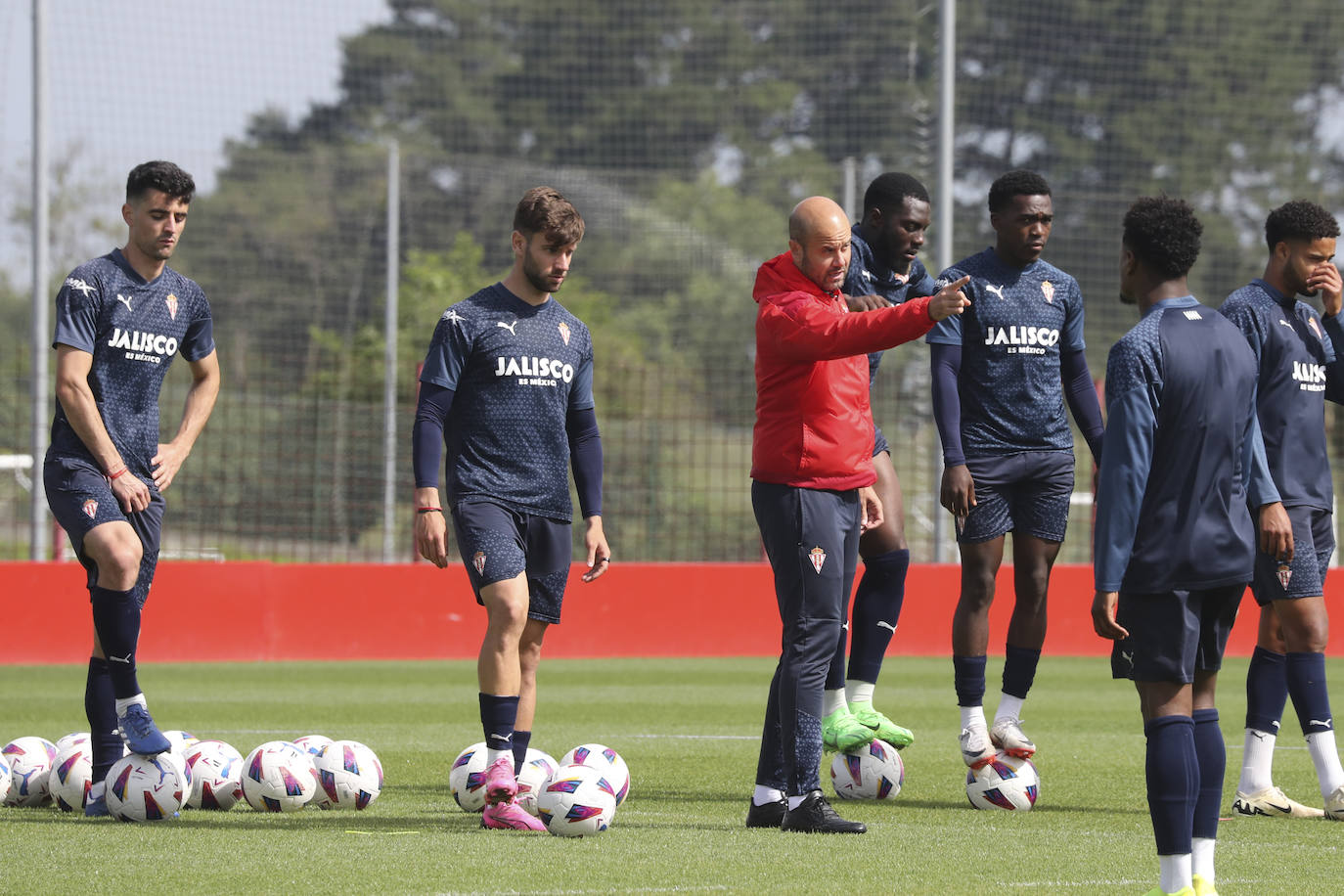 Entrenamiento del Sporting, tras la resaca emocional al entrar en &#039;play off&#039;