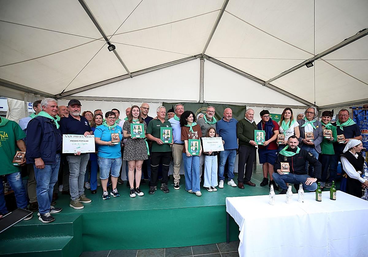 La multitudinaria Preba de la Sidra de Gascona congrega a 10.000 personas en torno a 7000 litros de sidra
