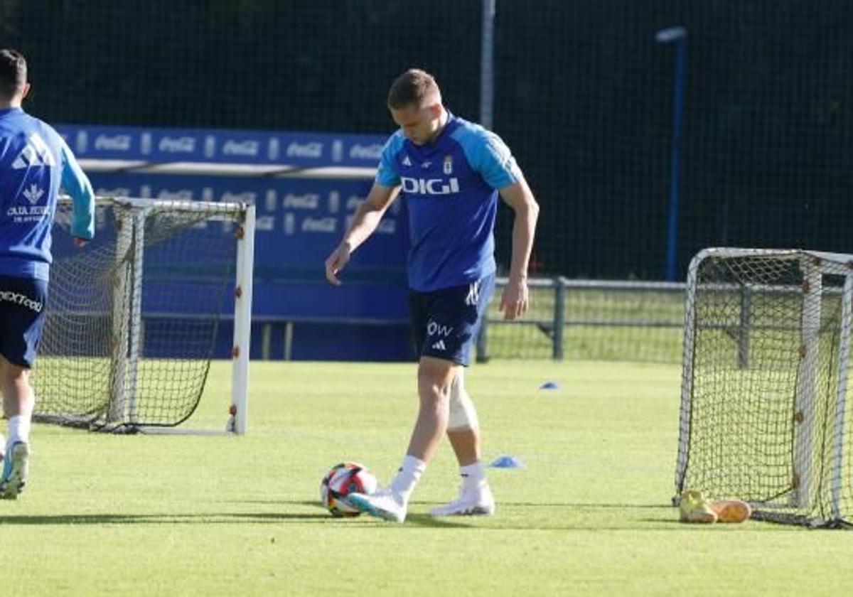 Alemao, en un entrenamiento del Oviedo.