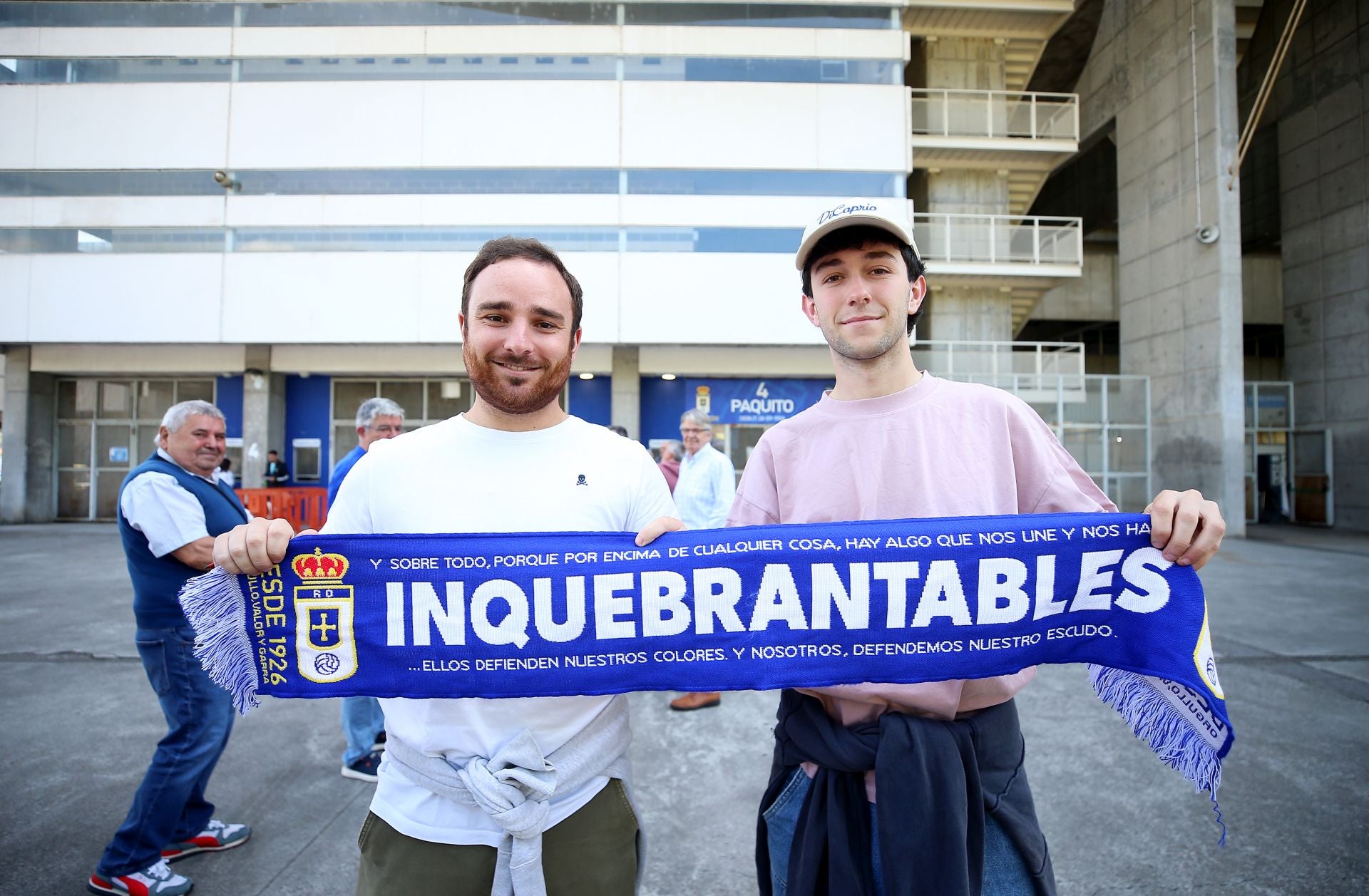 Los oviedistas acuden a la llamada del &#039;play off&#039;: largas colas para conseguir una entrada