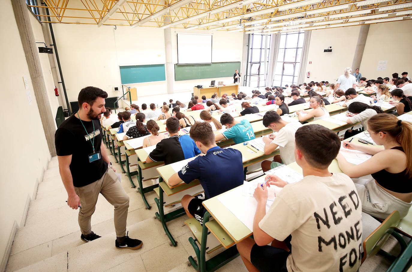 Nervios, incertidumbre y repasos de última hora: así viven los asturianos el inicio de la EBAU