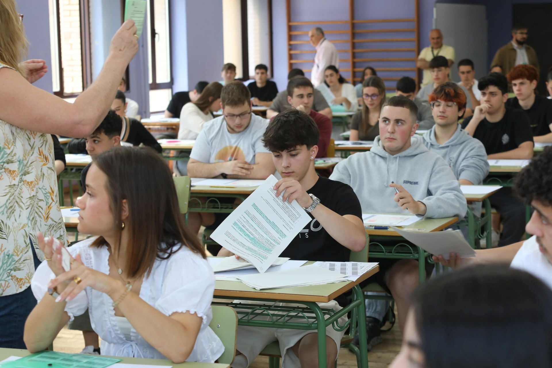 Nervios, incertidumbre y repasos de última hora: así viven los asturianos el inicio de la EBAU