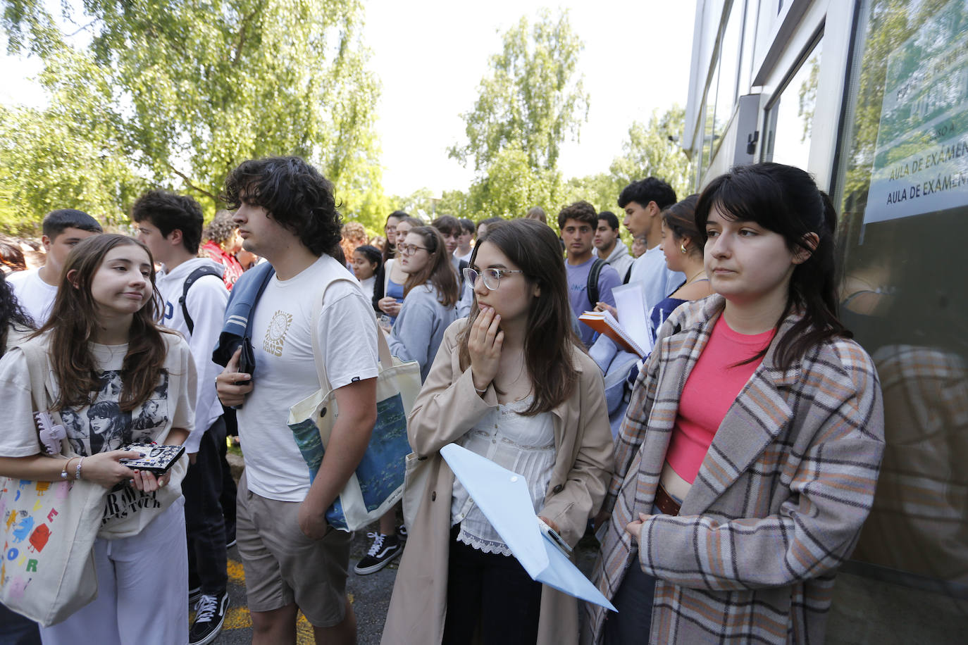 Nervios, incertidumbre y repasos de última hora: así viven los asturianos el inicio de la EBAU