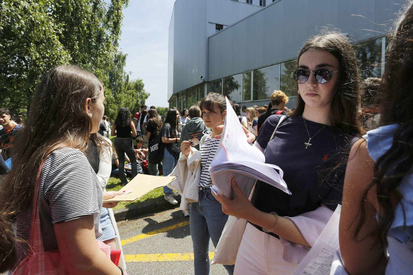 Nervios, incertidumbre y repasos de última hora: así viven los asturianos el inicio de la EBAU