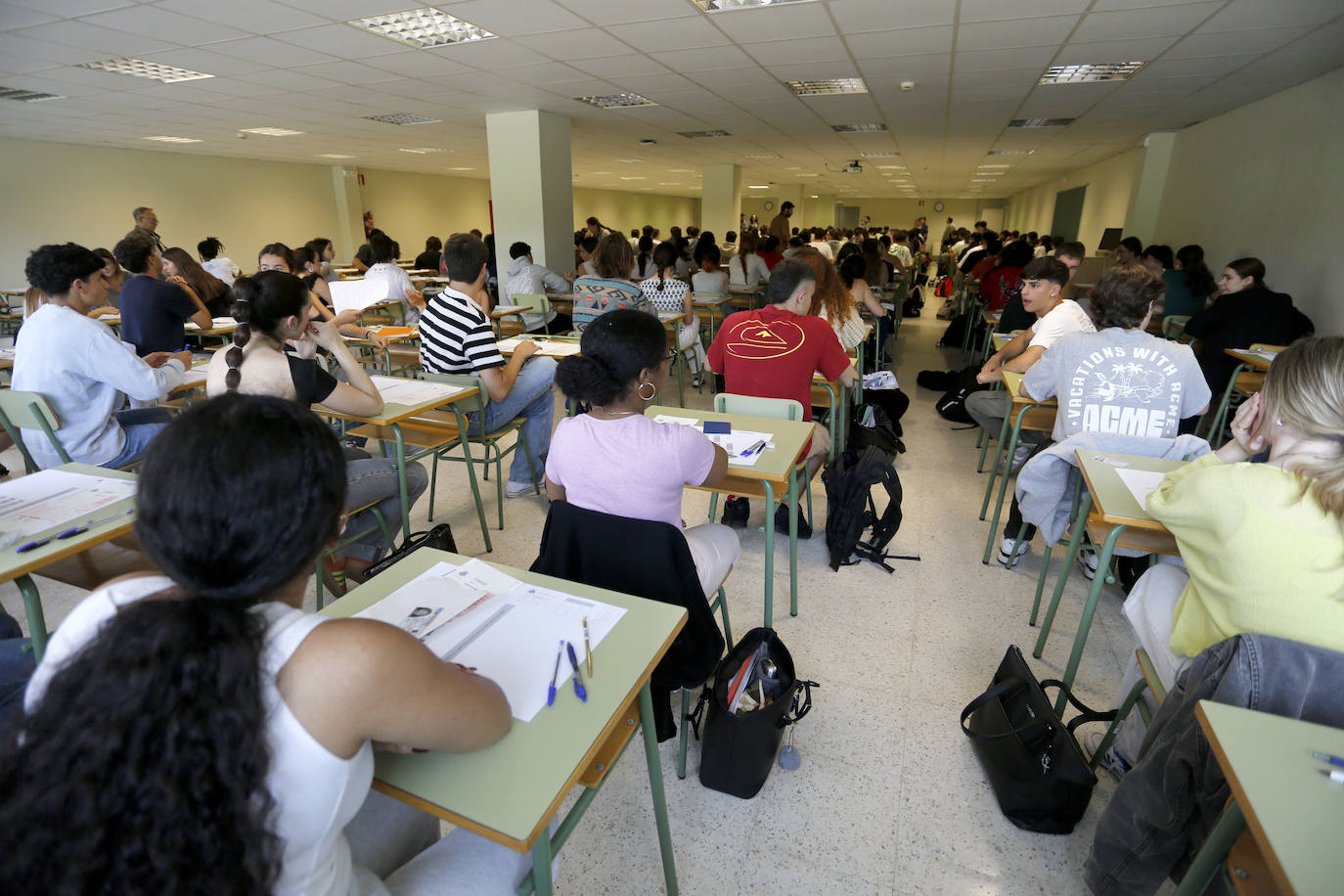 Nervios, incertidumbre y repasos de última hora: así viven los asturianos el inicio de la EBAU