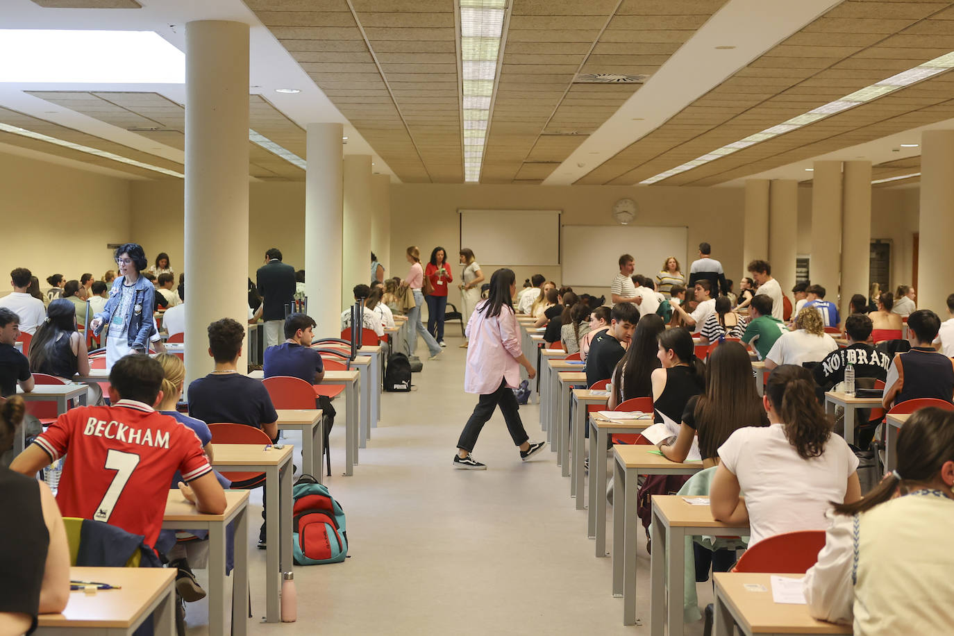 Nervios, incertidumbre y repasos de última hora: así viven los asturianos el inicio de la EBAU