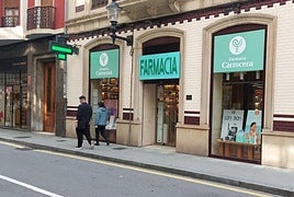 Farmacia de la calle San Bernardo a la que entraron a robar.