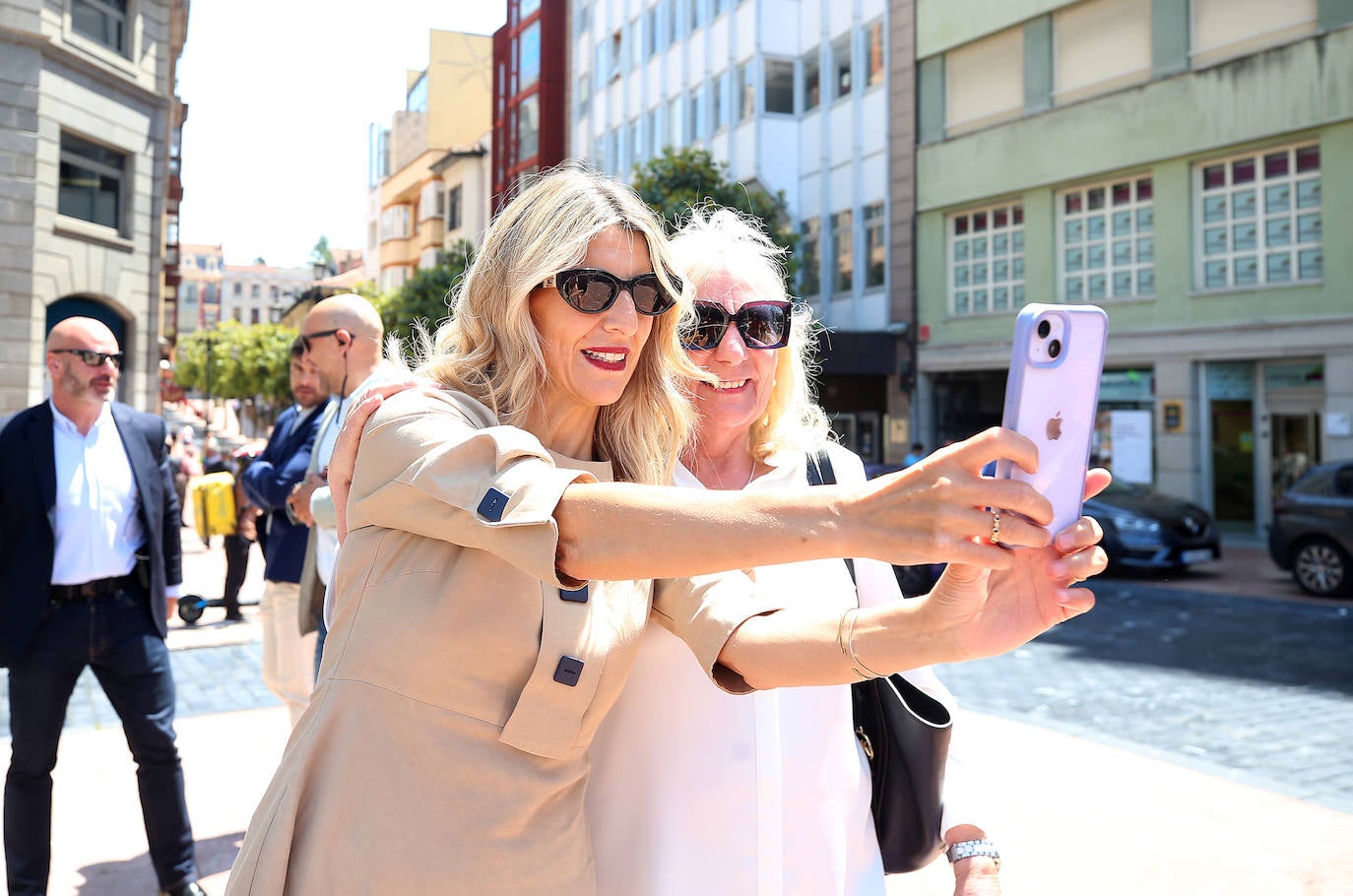 Yolanda Díaz, en Asturias: de sidras entre &#039;selfies&#039;