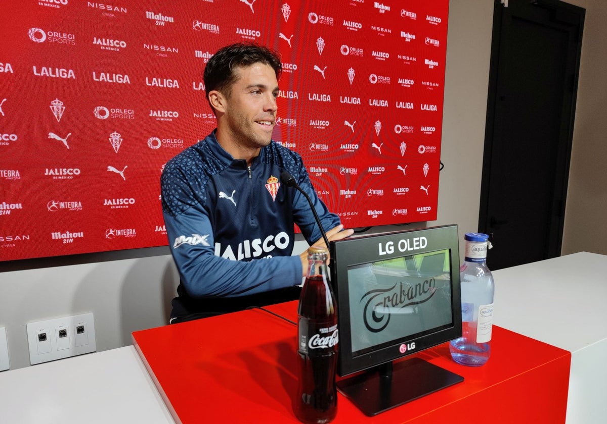 Nacho Méndez, este mediodía, en rueda de prensa.