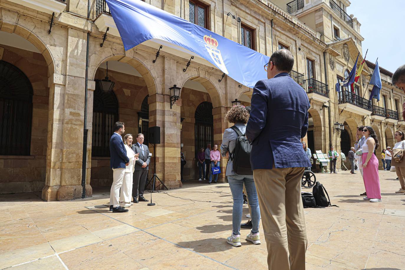 Cuca Gamarra visita Asturias en plena campaña electoral para las europeas