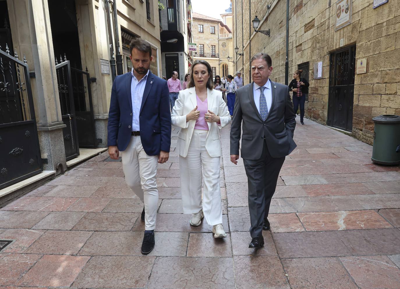 Cuca Gamarra visita Asturias en plena campaña electoral para las europeas