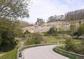 Cantera de Iris Solapeña, vista desde la carretera de Fuentes.