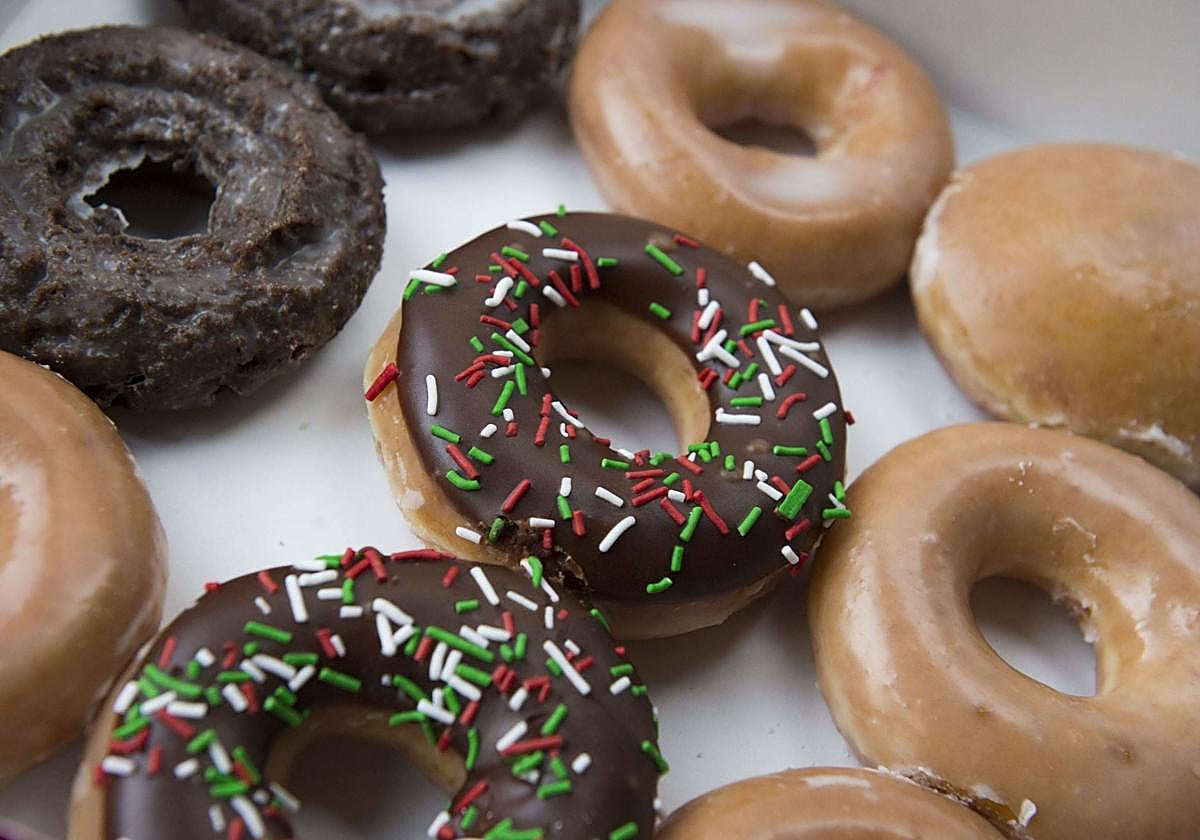 Una variedad de donuts.