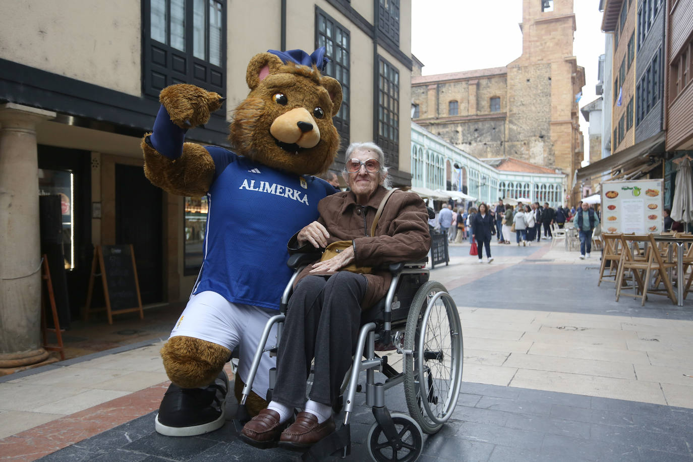 El Oviedo saca la garra a pasear