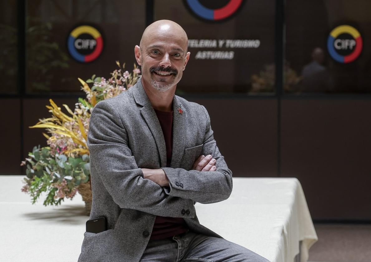 Jorge Espina, en el CIFP de Hostelería de Gijón, donde imparte clases.