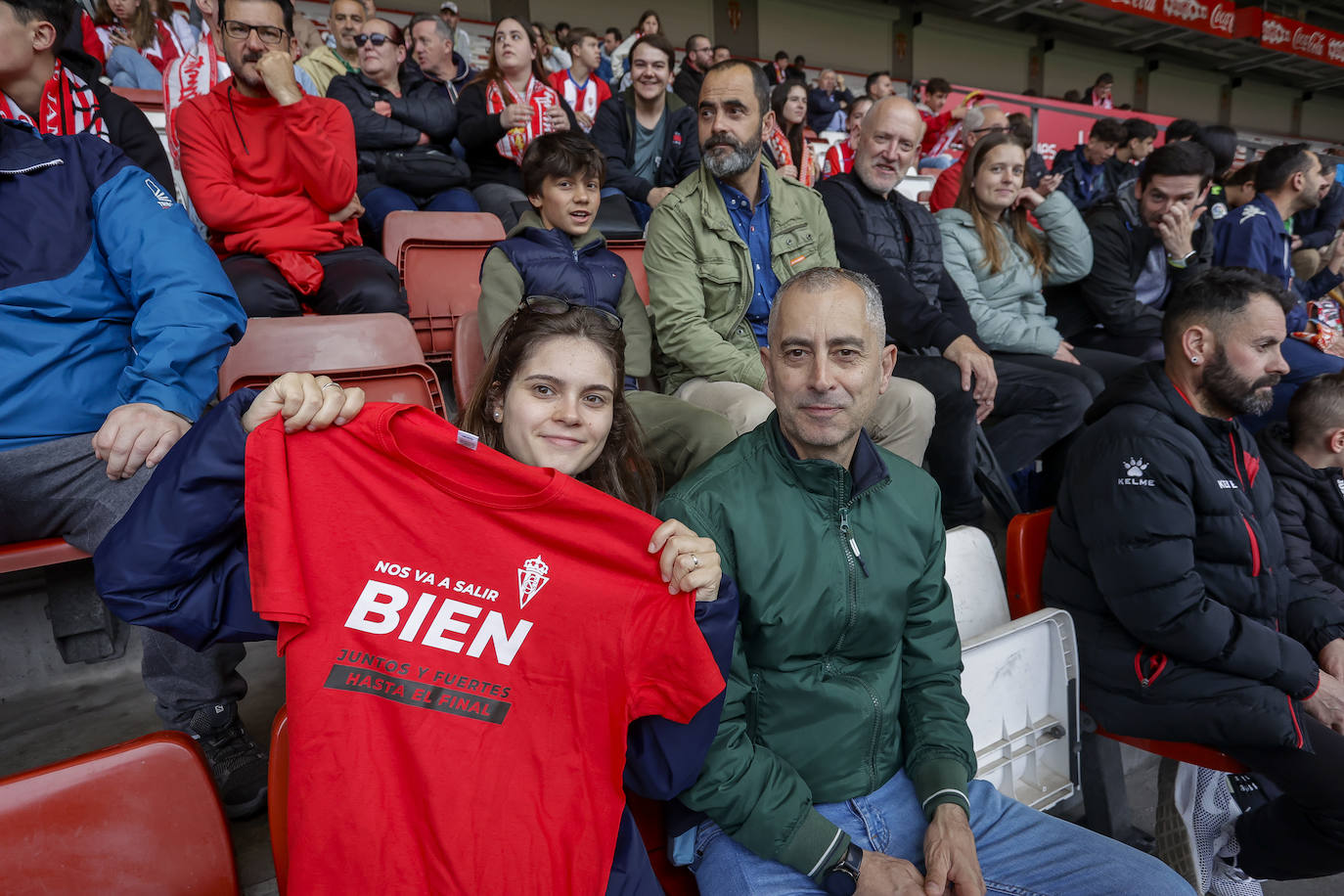 ¿Estuviste en el entrenamiento del Sporting en El Molinón? ¡Búscate en las fotos!