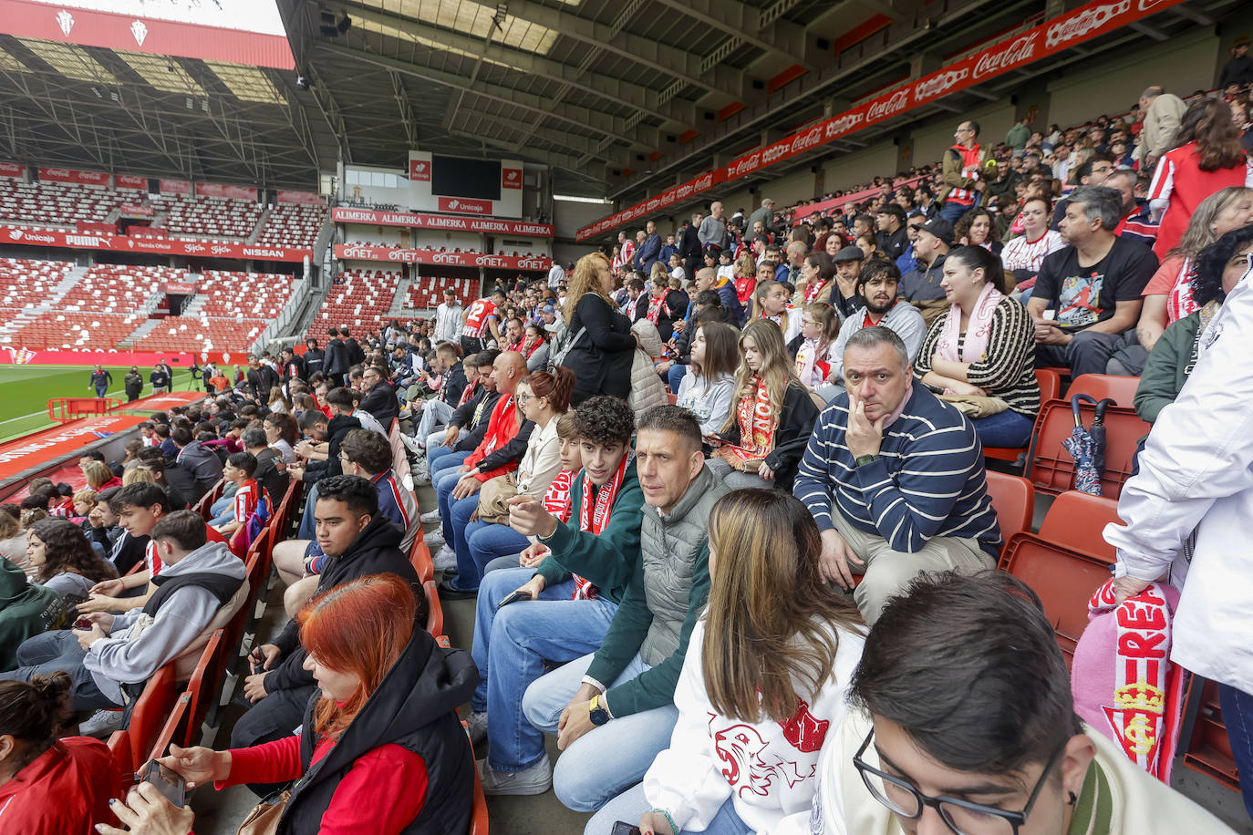 ¿Estuviste en el entrenamiento del Sporting en El Molinón? ¡Búscate en las fotos!