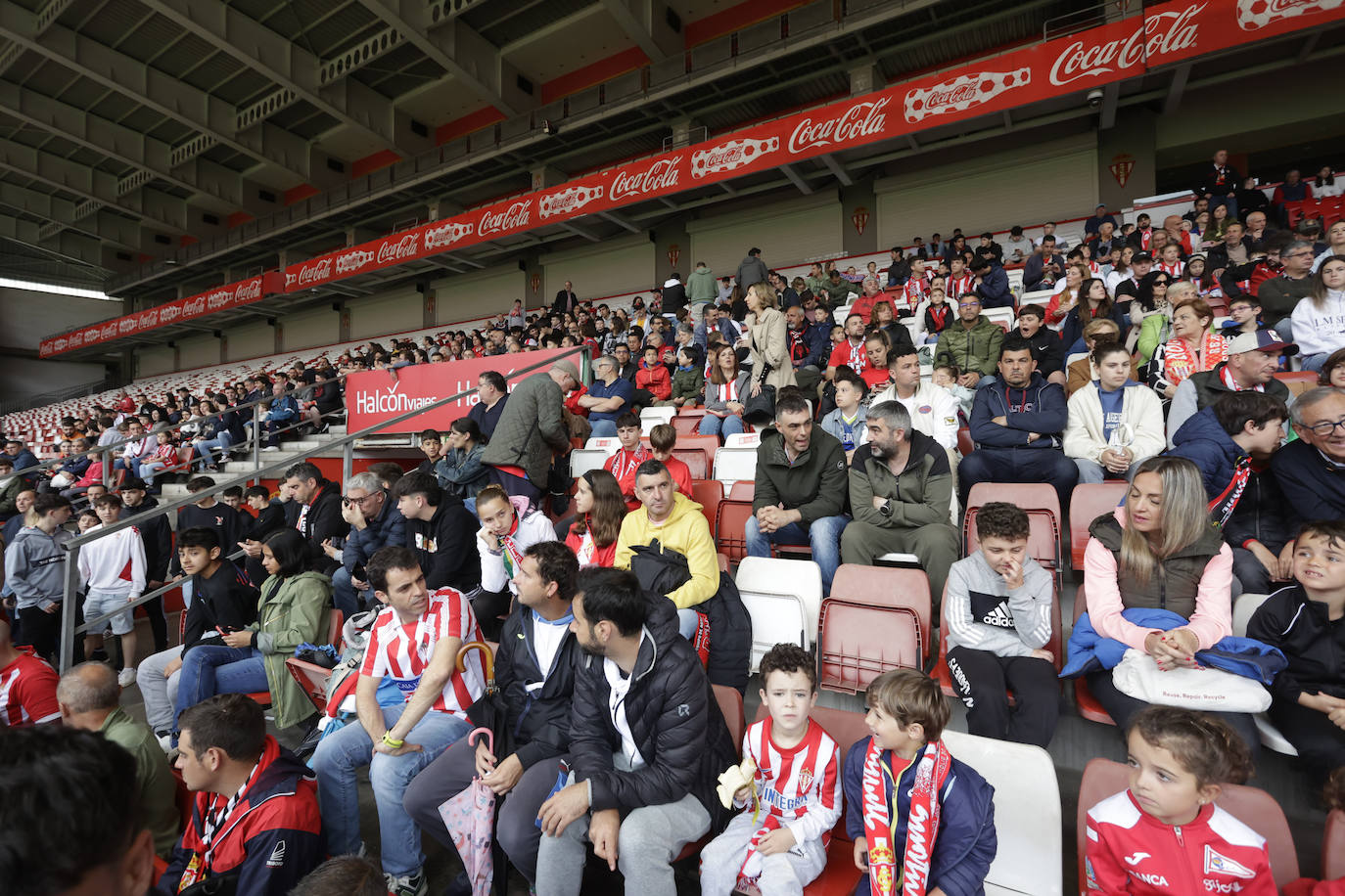 ¿Estuviste en el entrenamiento del Sporting en El Molinón? ¡Búscate en las fotos!