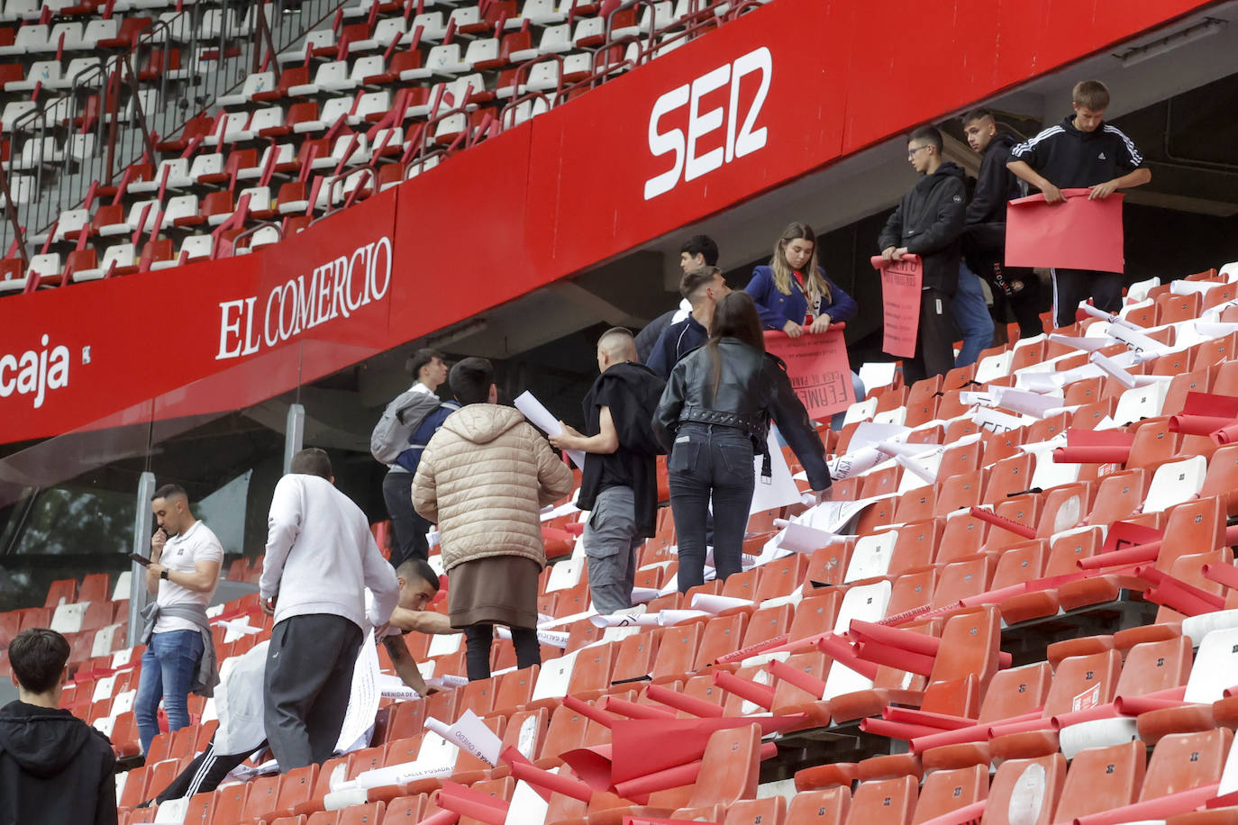 ¿Estuviste en el entrenamiento del Sporting en El Molinón? ¡Búscate en las fotos!