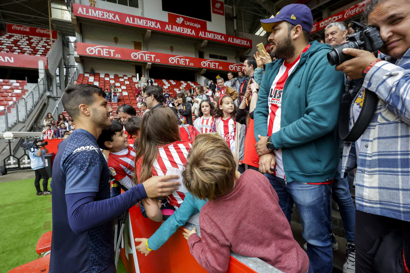 ¿Estuviste en el entrenamiento del Sporting en El Molinón? ¡Búscate en las fotos!