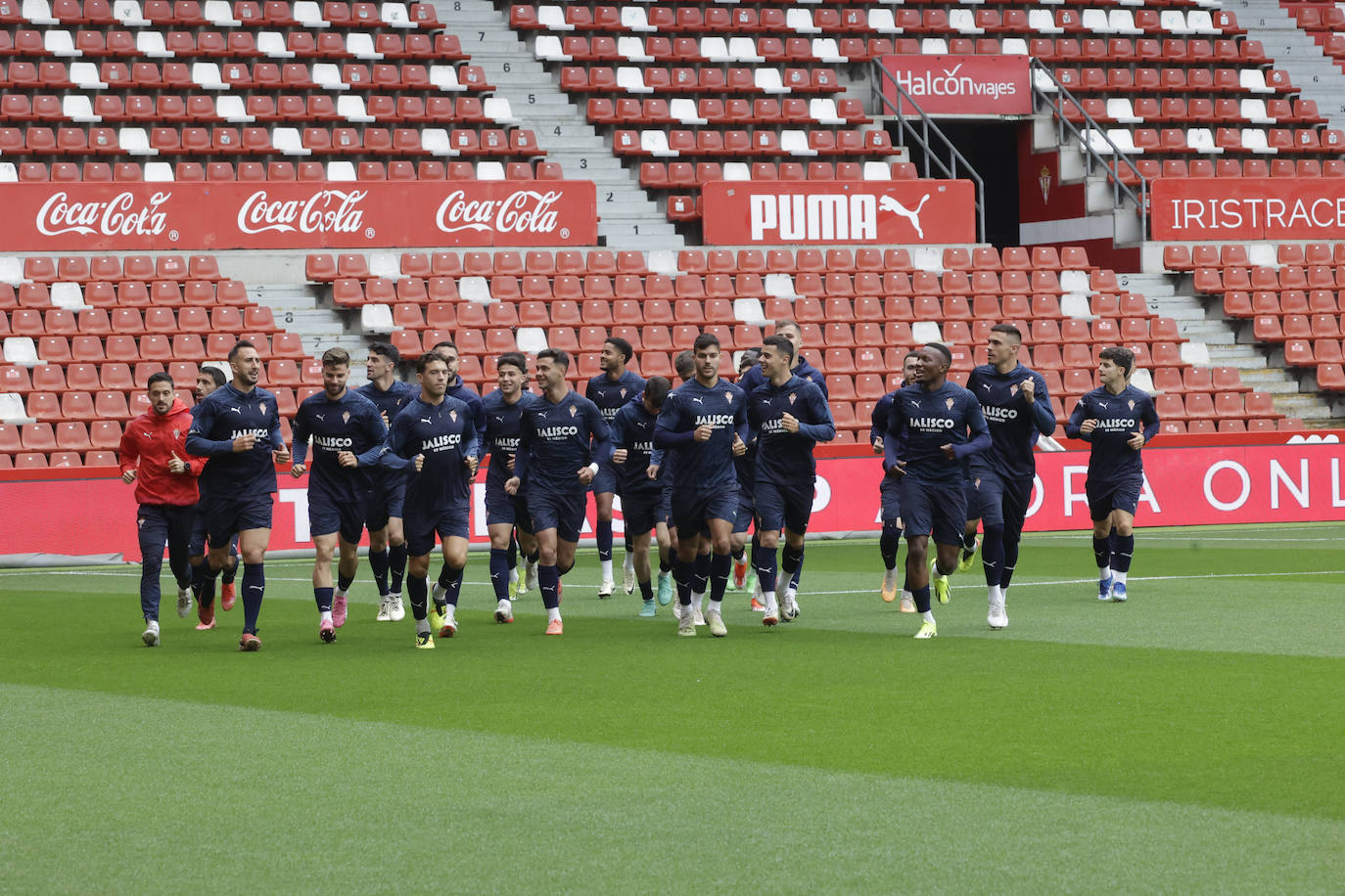 Así fue el especial entrenamiento del Sporting bañado por la Mareona