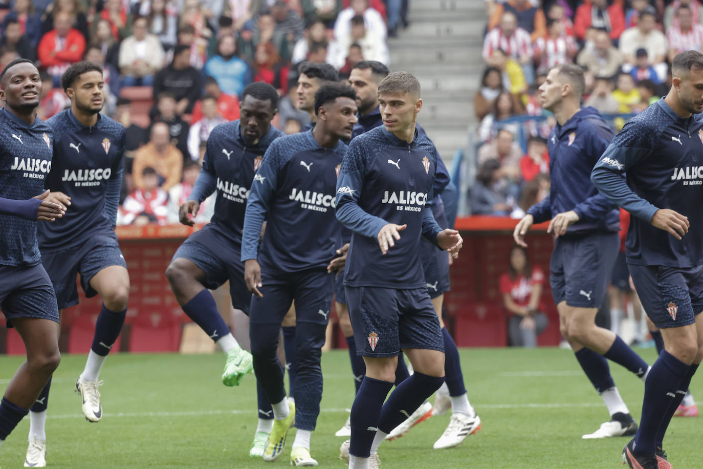 Así fue el especial entrenamiento del Sporting bañado por la Mareona