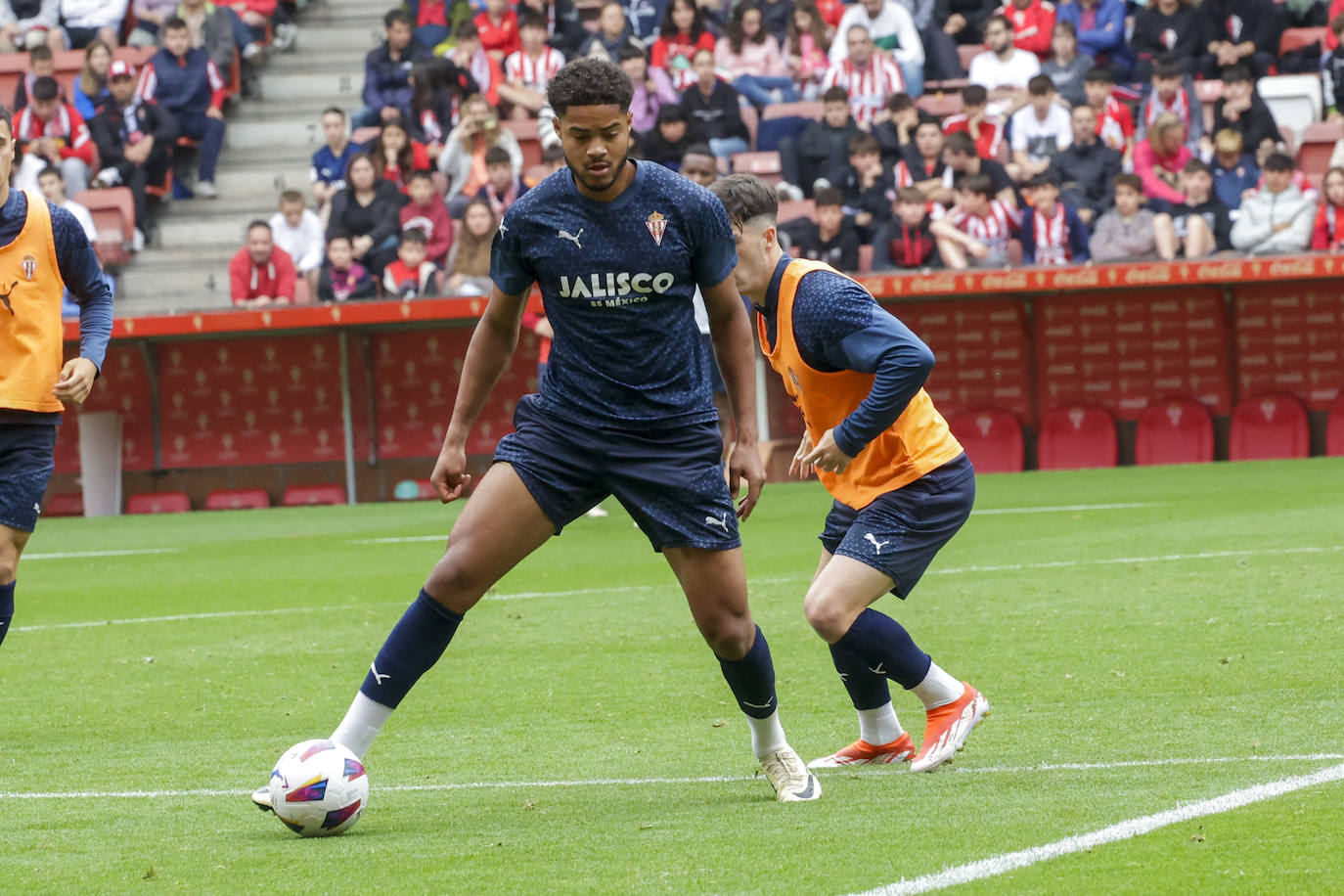 Así fue el especial entrenamiento del Sporting bañado por la Mareona