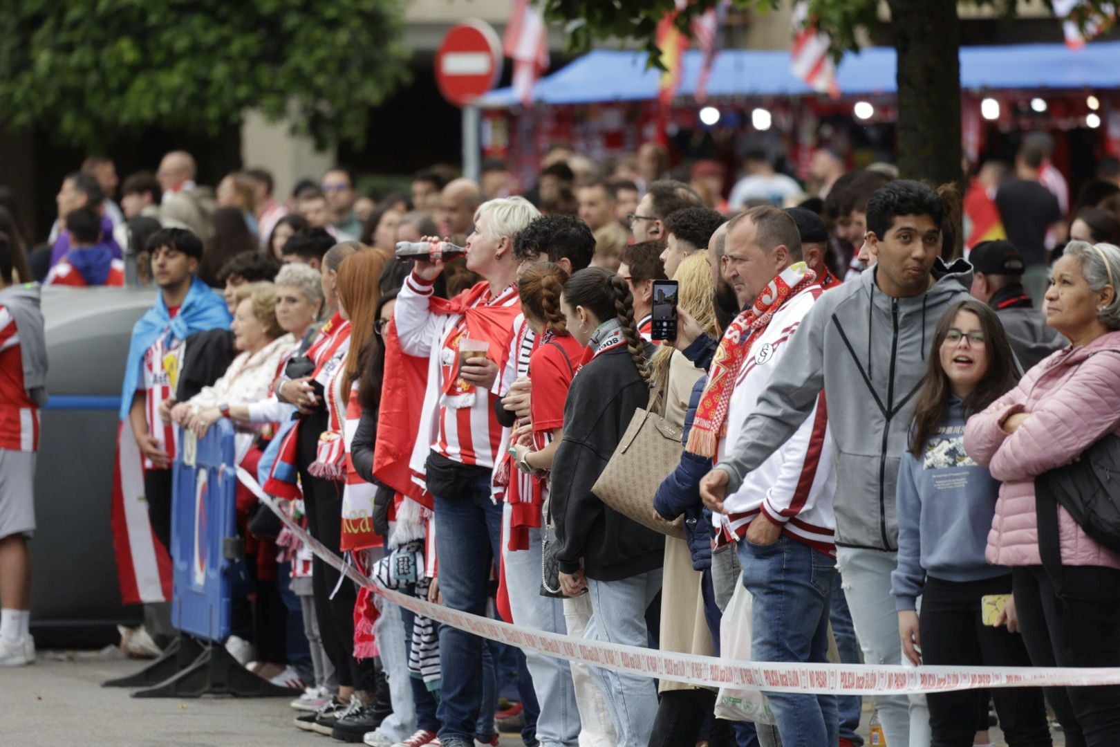 Gijón, una ciudad volcada con su equipo: «¡Vamos Sporting!»