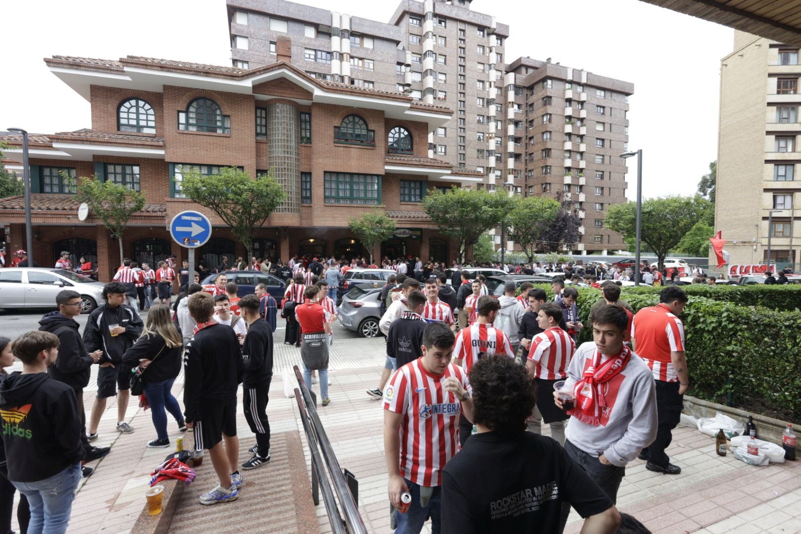 Gijón, una ciudad volcada con su equipo: «¡Vamos Sporting!»