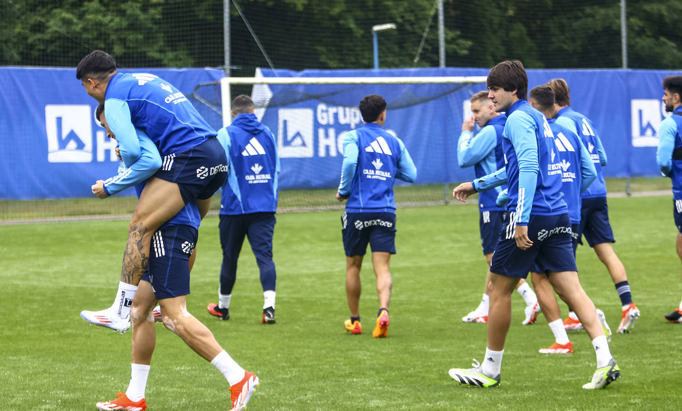 Entrenamiento del Real Oviedo tras el partido contra el Eibar