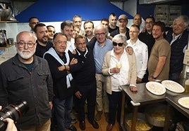 Paco Ron estuvo arropado por sus compañeros de profesión en este emotivo tributo en la Taberna de Viavélez.