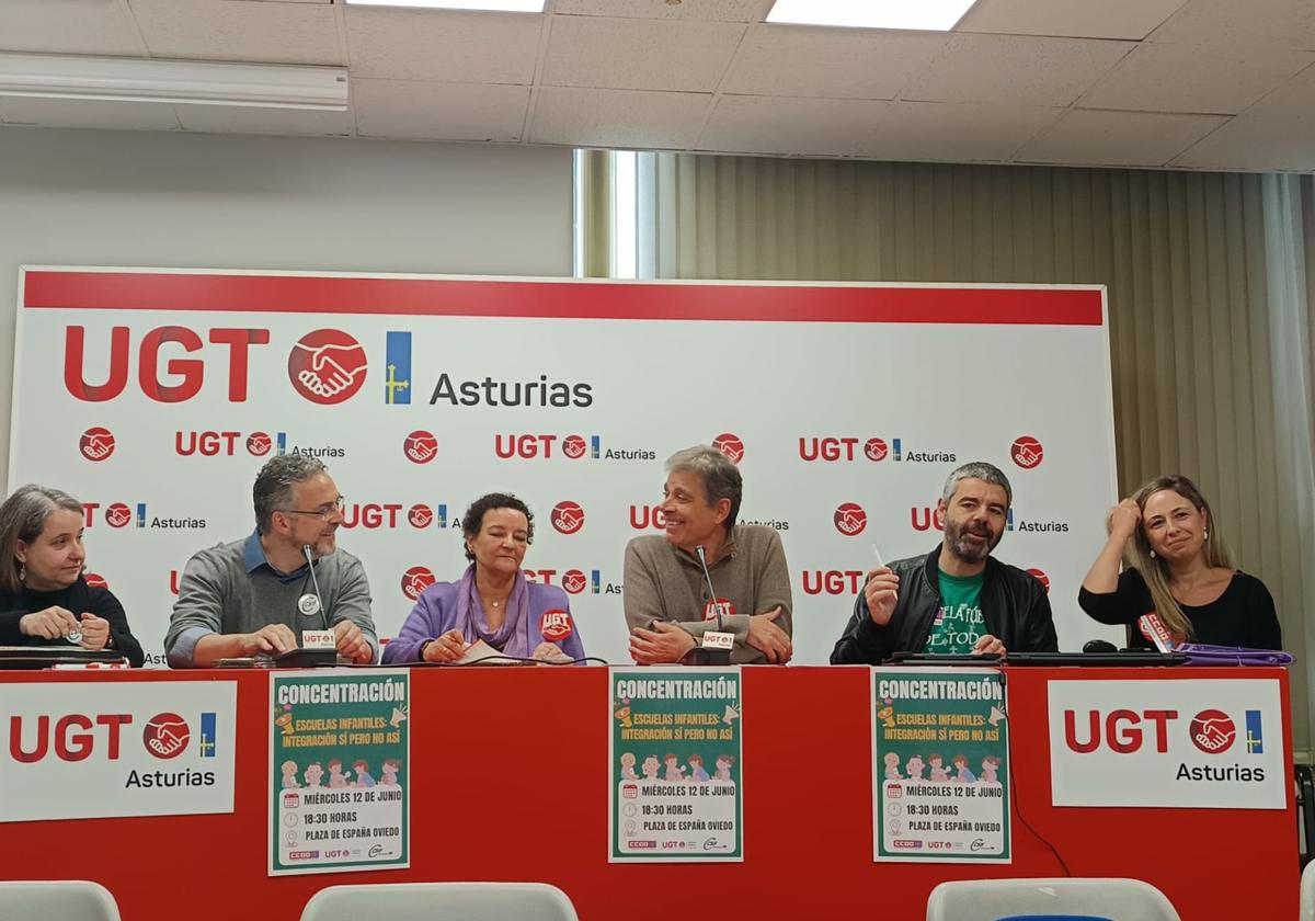 Llorente, Cristóbal Puente de UGT y Jorge Caro, de CSIF, junto con las tres responsables del 0 a 3 en cada sindicato han explicado este martes la situación de la red.