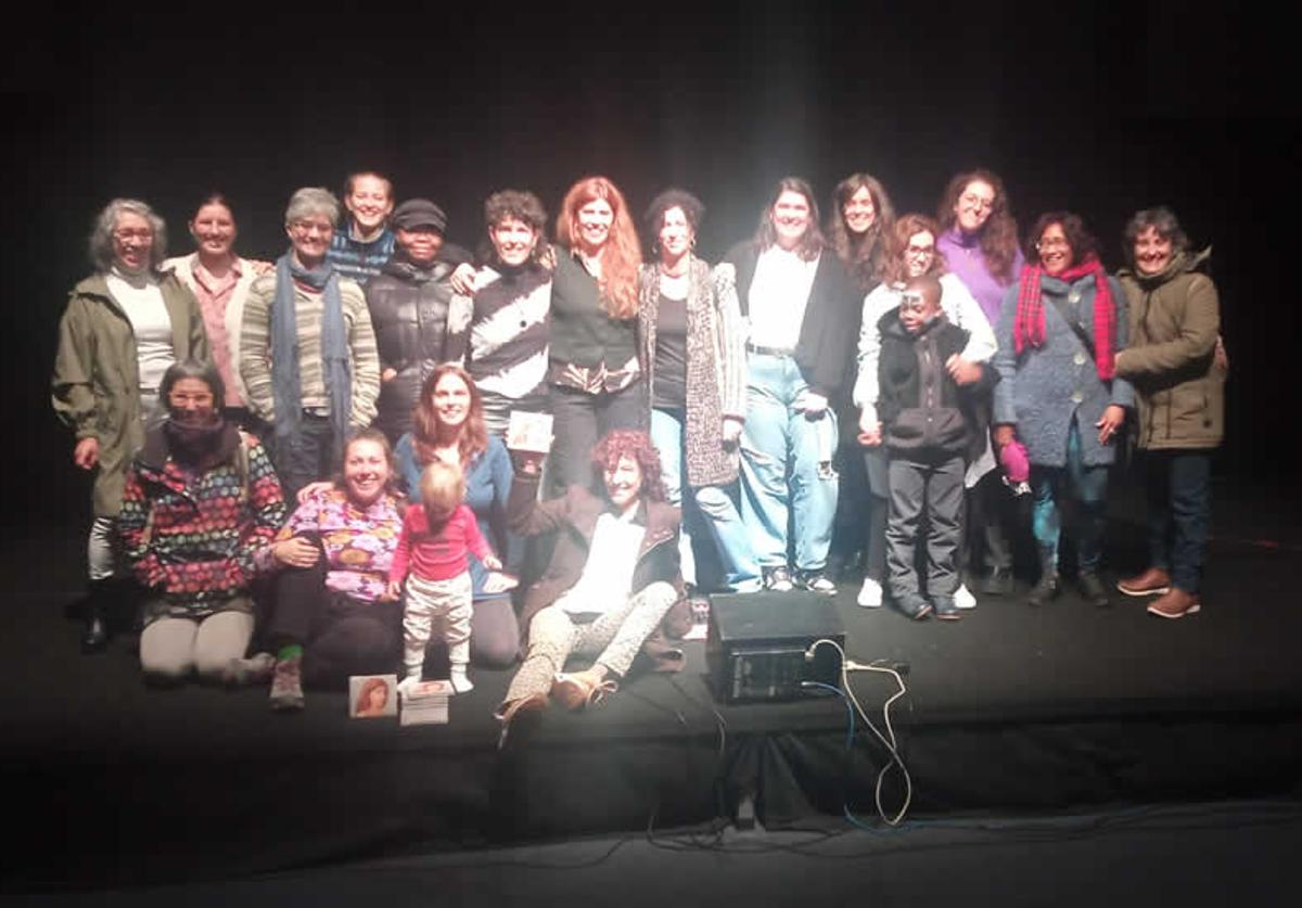 Grupo de mujeres de la Asociación LaTrebede realizando una de sus actividades