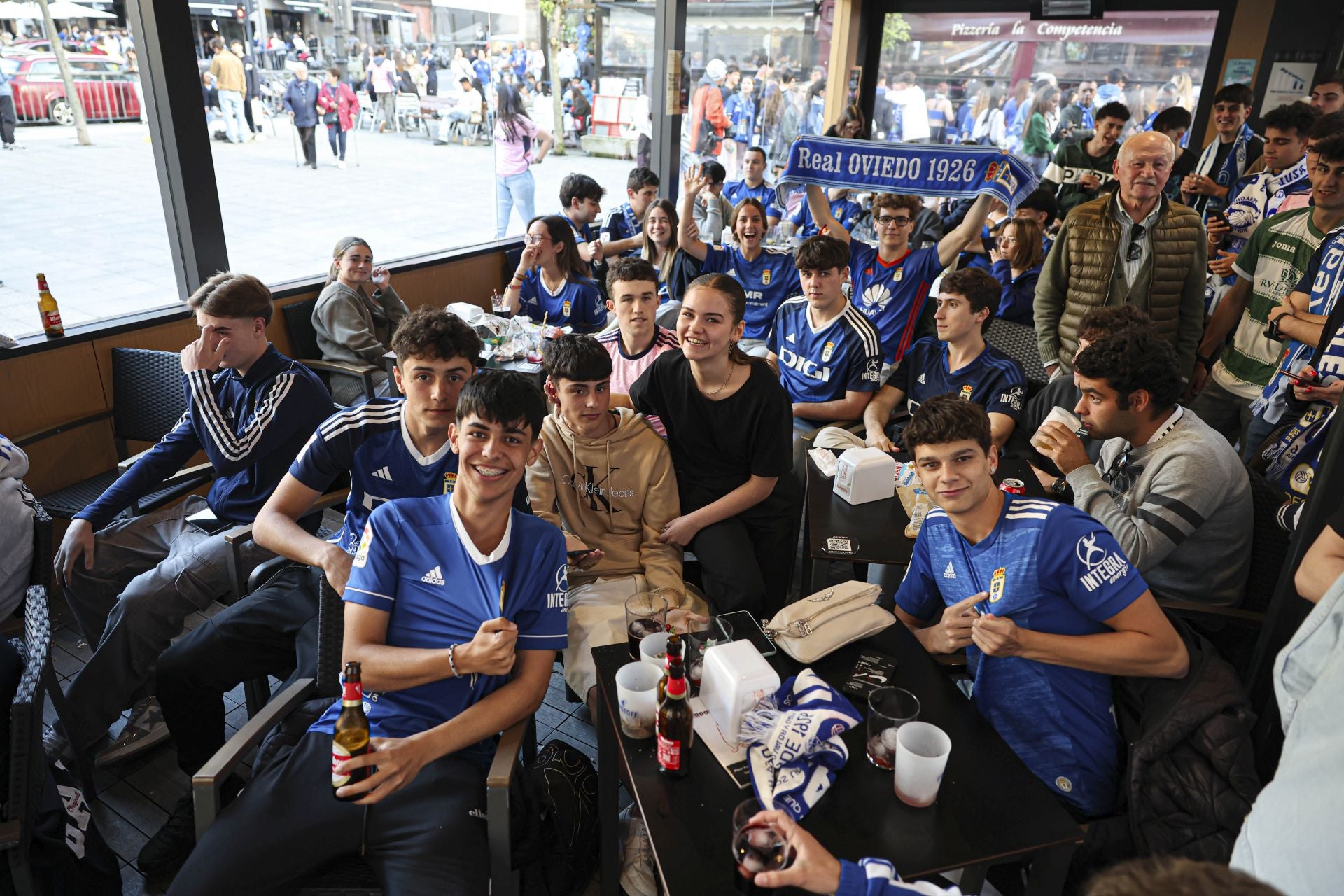 Ambientazo en los bares: así se vivió el partido contra el Eibar en Oviedo