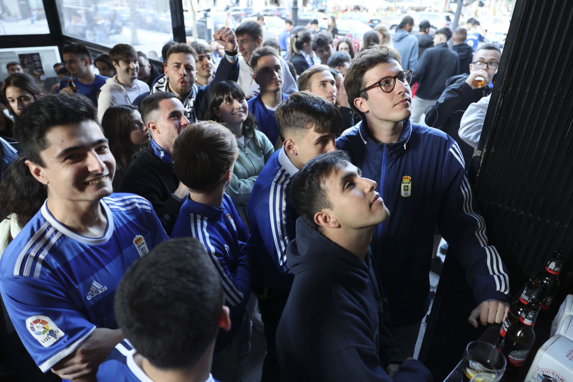 Ambientazo en los bares: así se vivió el partido contra el Eibar en Oviedo