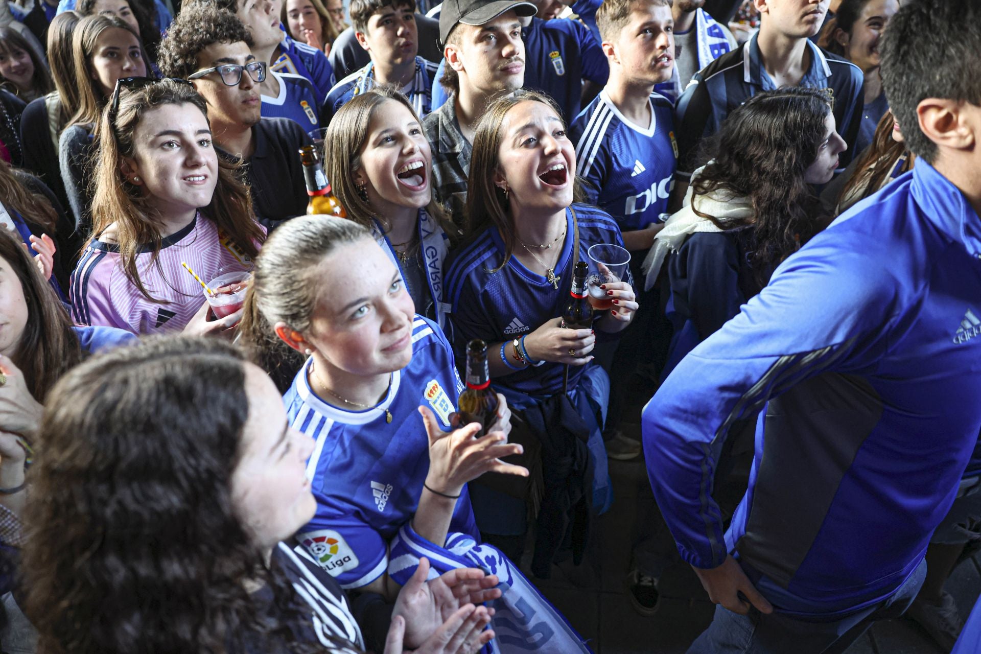 Ambientazo en los bares: así se vivió el partido contra el Eibar en Oviedo