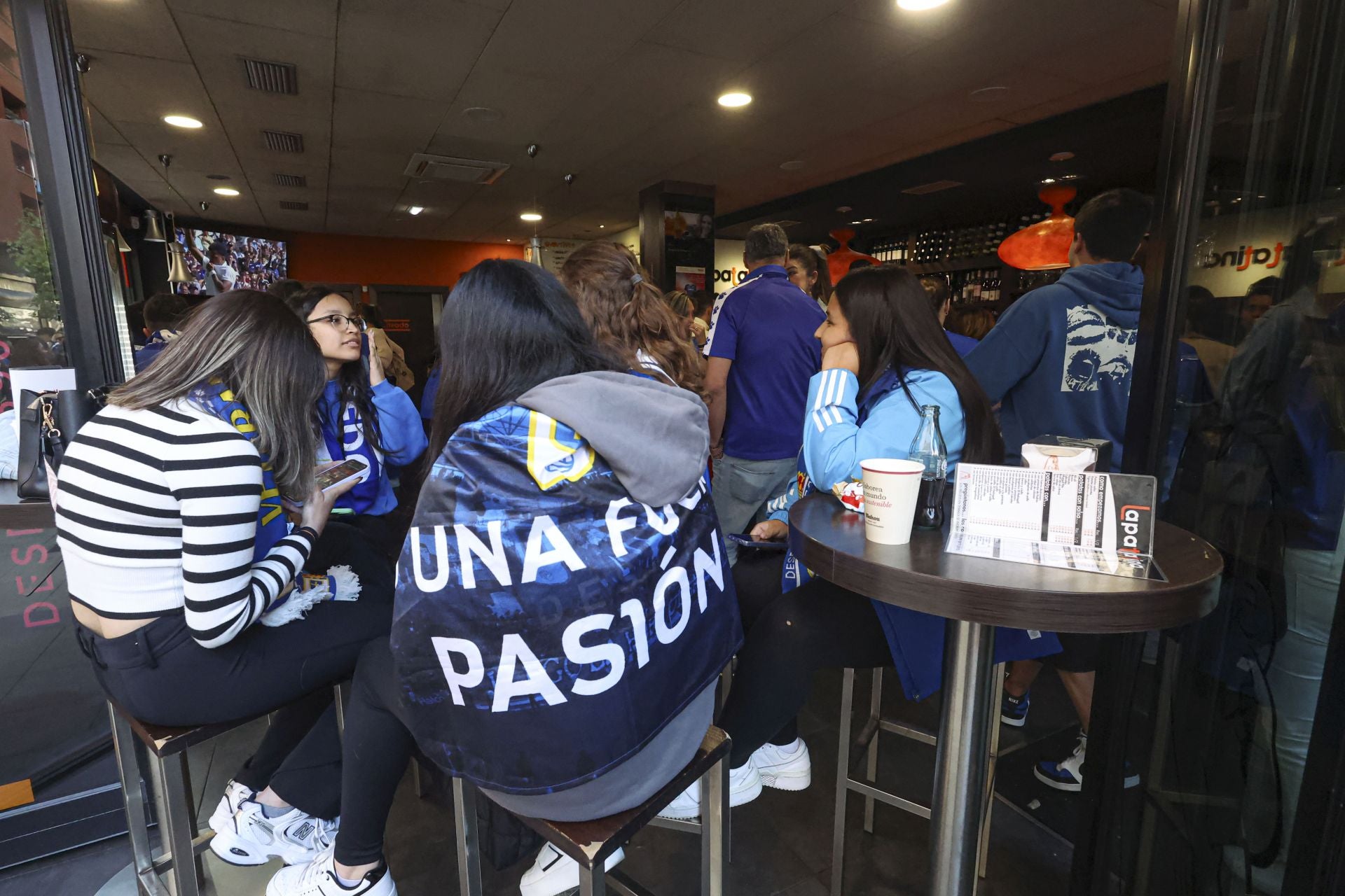 Ambientazo en los bares: así se vivió el partido contra el Eibar en Oviedo