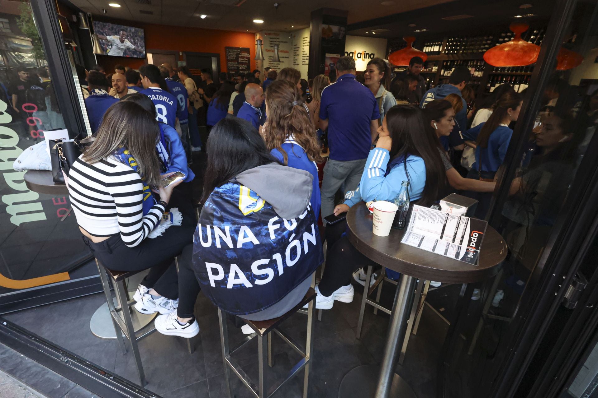 Ambientazo en los bares: así se vivió el partido contra el Eibar en Oviedo