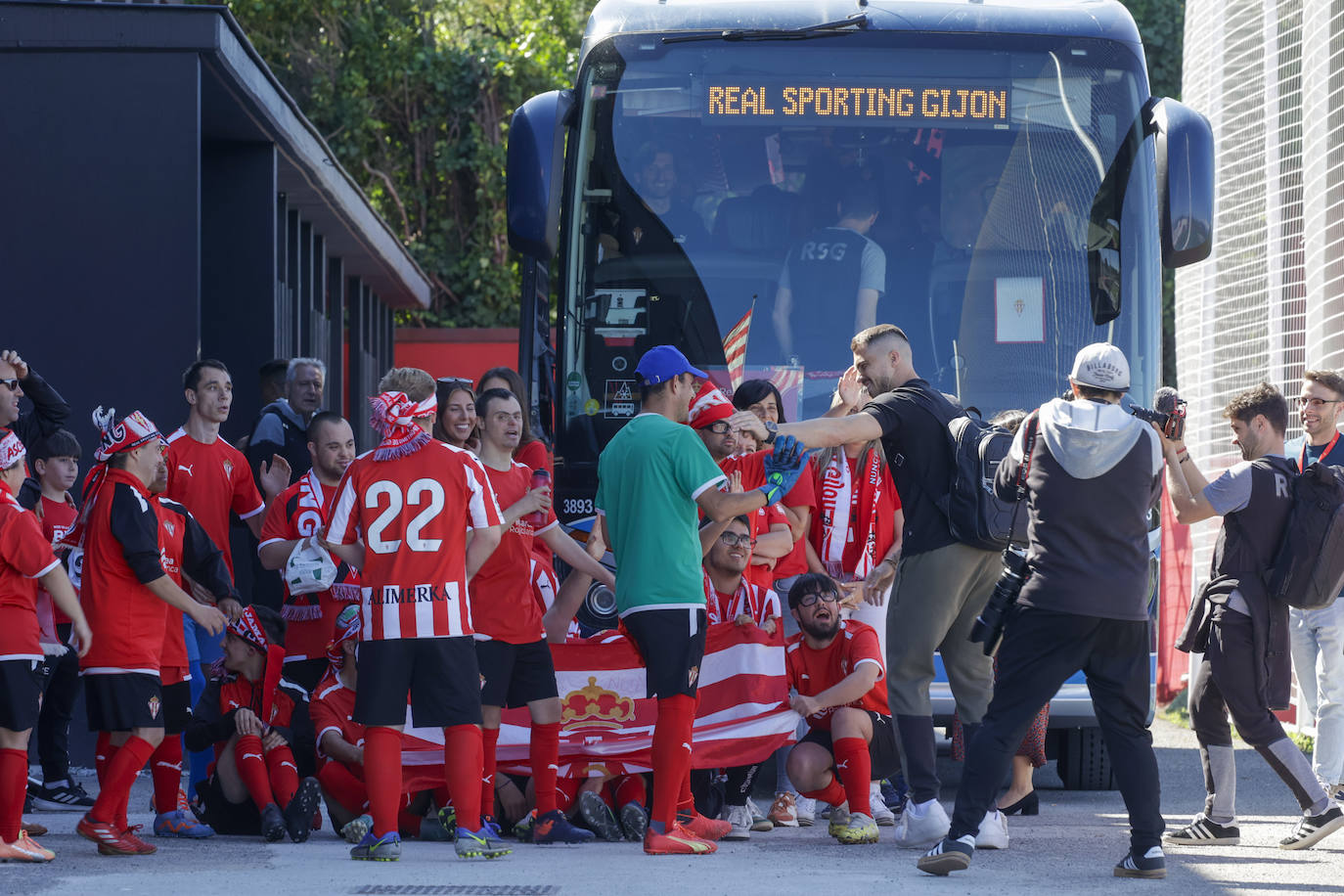 La Mareona arropa al Sporting antes de la vuelta: «¡Sí se puede!»