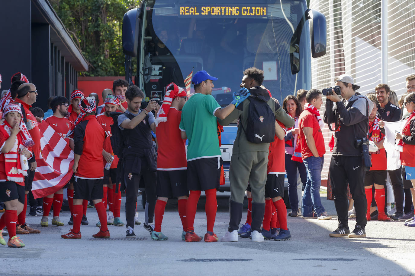 La Mareona arropa al Sporting antes de la vuelta: «¡Sí se puede!»