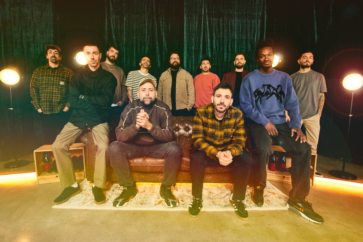 Imagen de promoción de la banda La Raíz.