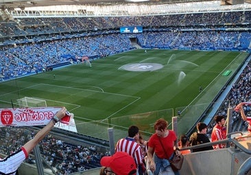 'La Mareona' no dejó solo al Sporting en Cornellá