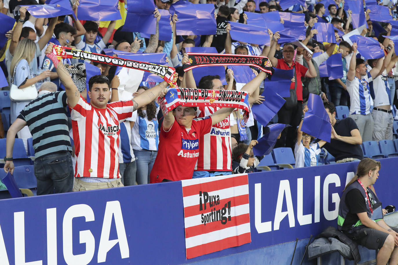 La grada rojiblanca se traslada a Cornellá: los ánimos de la afición del Sporting